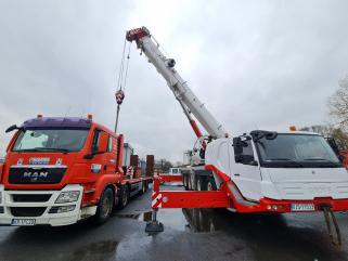 Żuraw samojezdny 100ton Dźwig 100t Krosno Rymanow